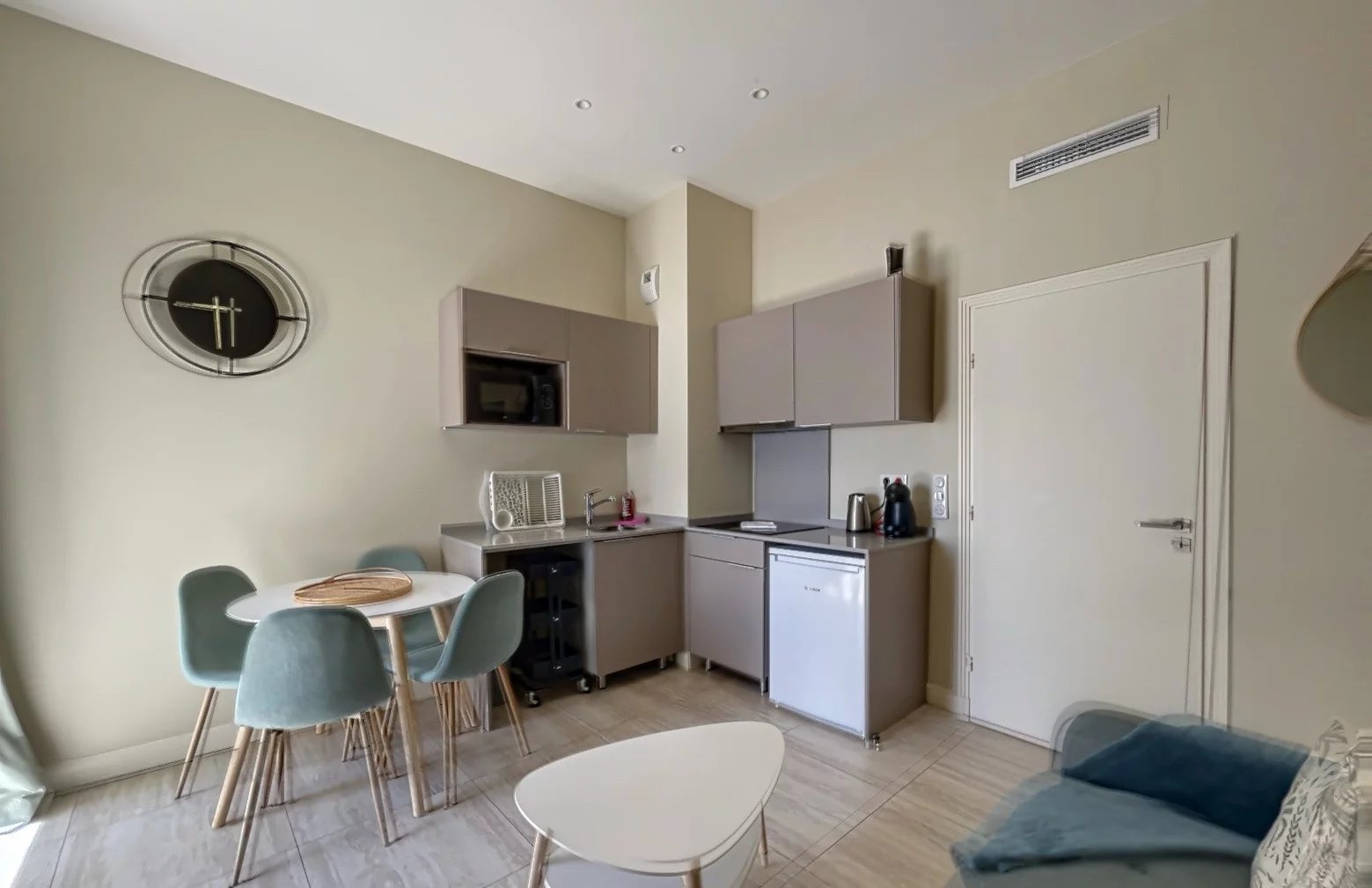 CANNES BASSE CALIFORNIE - 2P REZ DE JARDIN - 2 TERRASSES