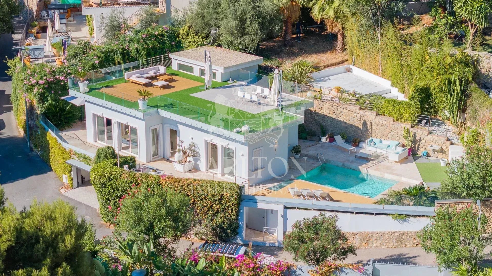 Villa contemporaine avec vue mer panoramique à Èze Bord de Mer