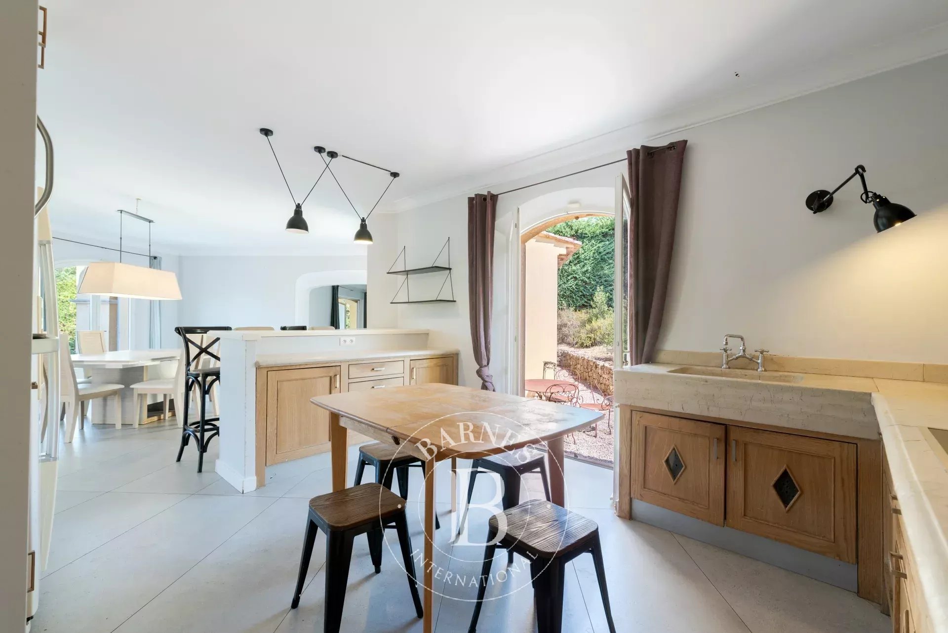 3 mn de Valbonne Village - Villa familiale au calme avec vue dégagée collines