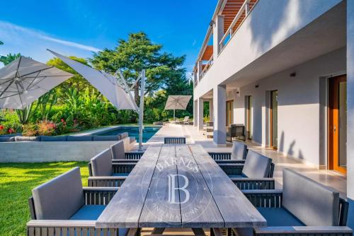 SAINT-JEAN-CAP-FERRAT - VILLA RENOVÉE A NEUF - PROCHE DU GRAND HÔTEL