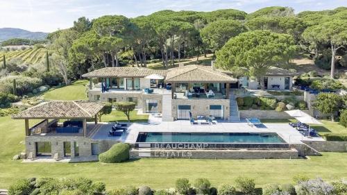 Villa d'exception proche du villa de Saint-Tropez avec prestations de grand luxe