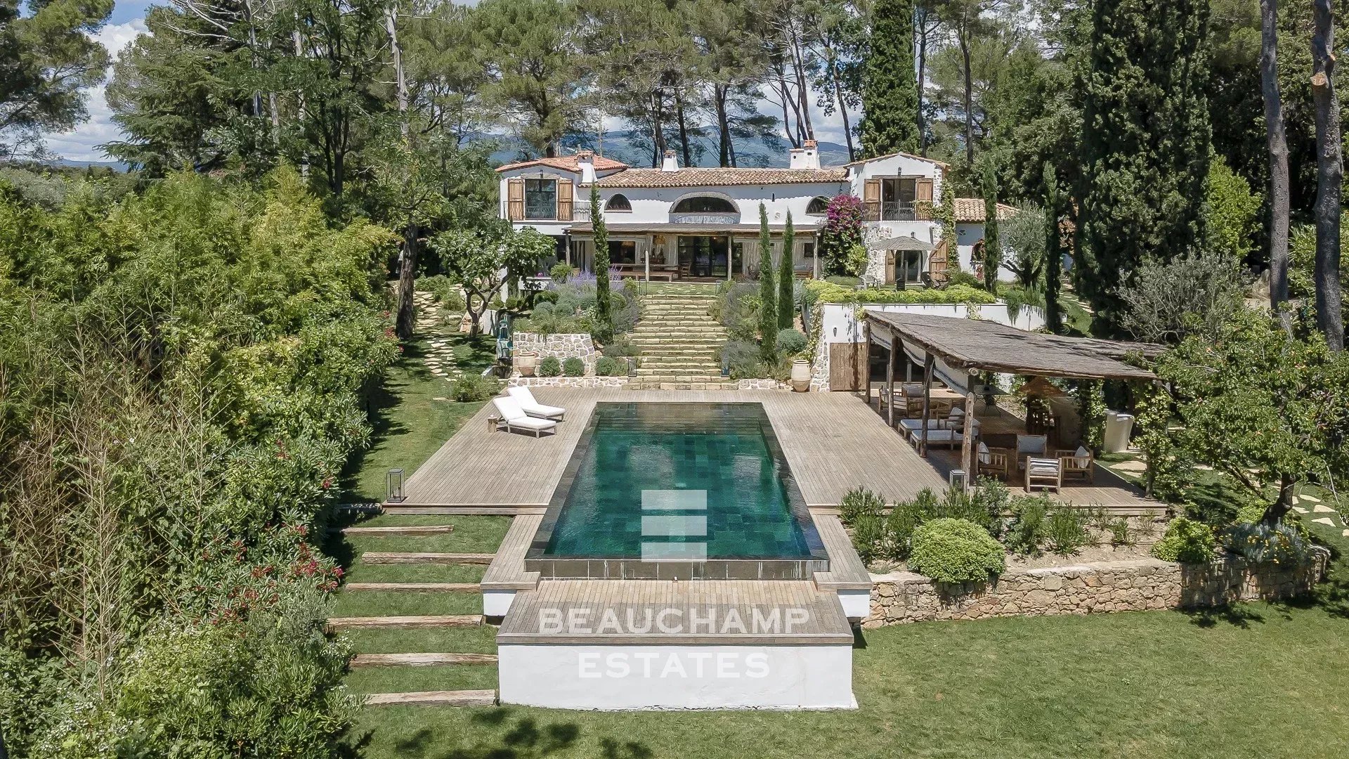 Propriété de charme 5 chambres avec piscine à Mougins
