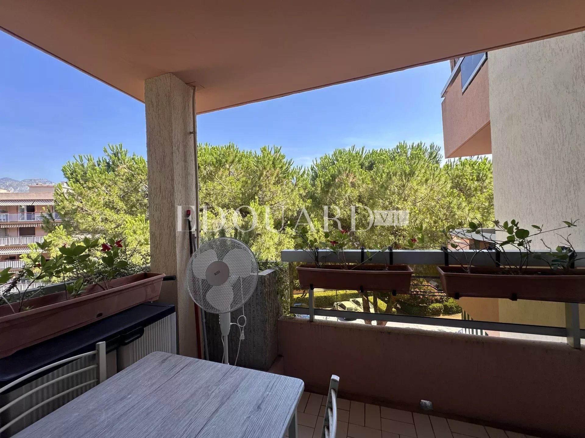 En exclusivité studio en très bon état avec belle terrasse couverte, idéal investissement locatif