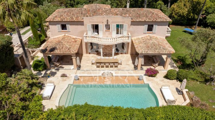 Biot – Élégante propriété au sein d’un domaine privé sécurisé