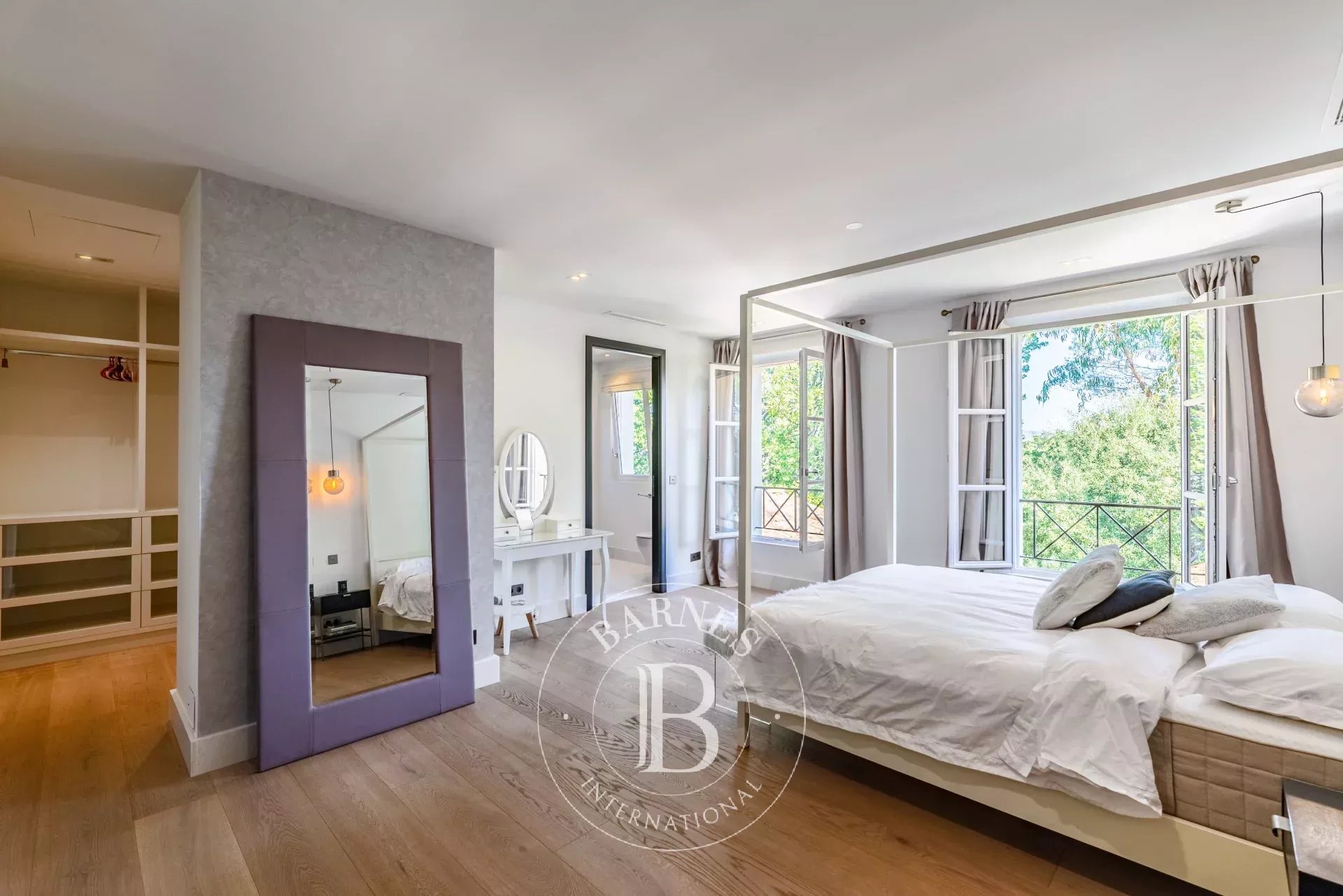 Valbonne, - Domaine fermé - 5 chambres en suite - Piscine - Appartement