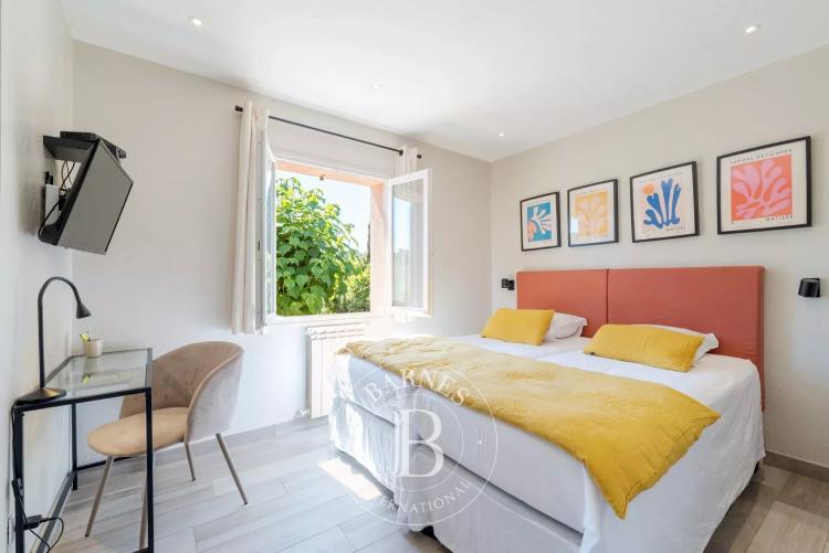 Peymeinade - Proche Grasse - Villa entièrement rénovée - 7 chambres