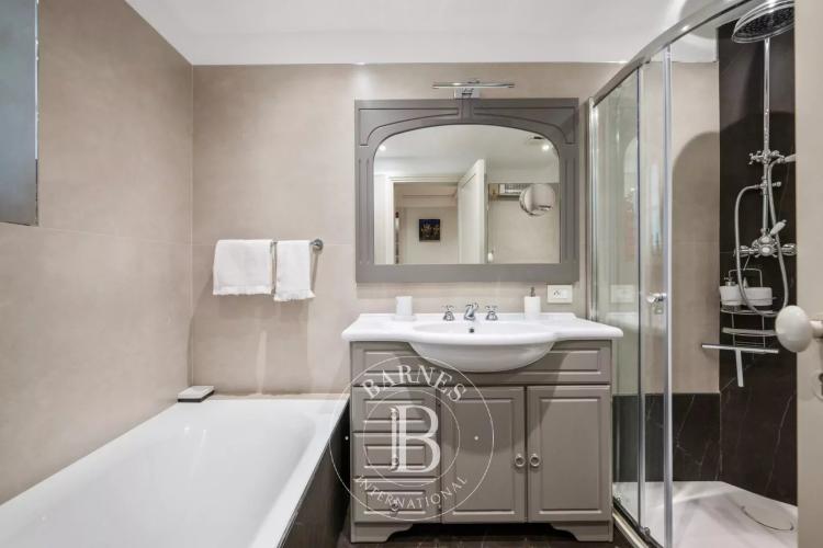 BEAULIEU-SUR-MER – APPARTEMENT D’EXCEPTION DANS UNE VILLA INDÉPENDANTE