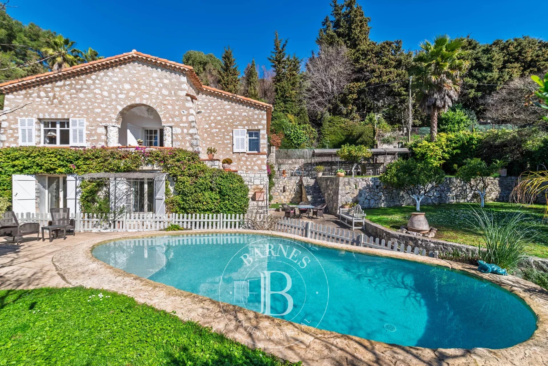 Saint-Paul de Vence - charmante villa en pierre avec piscine
