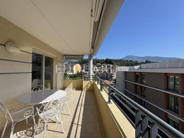 Trois pièces meublé avec terrasse et garage, proche de tous les commerces, des plages et de la gare
