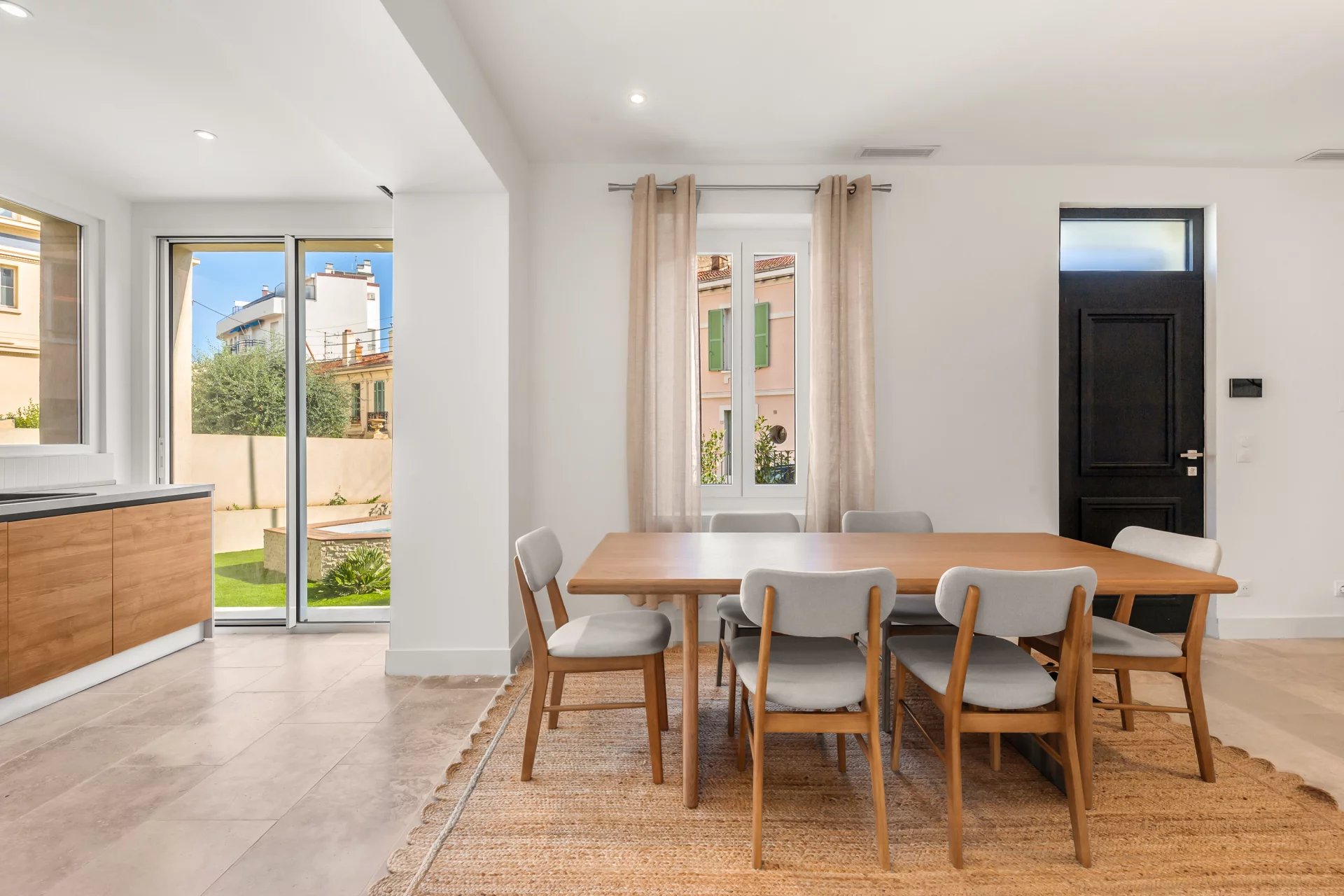 CANNES - PROCHE PALAIS – MAISON RÉNOVÉE - STUDIO INDÉPENDANT - PISCINE - STATIONNEMENTS