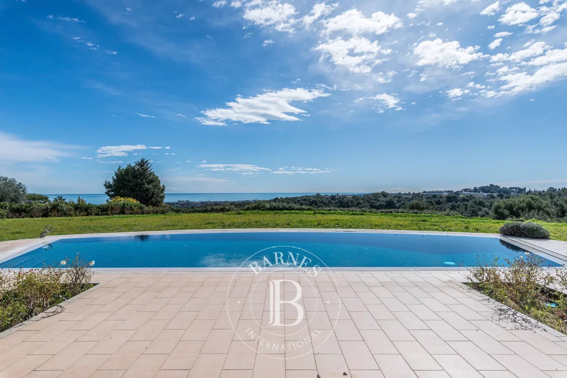 Biot - Propriété familiale vue mer panoramique - Domaine fermé