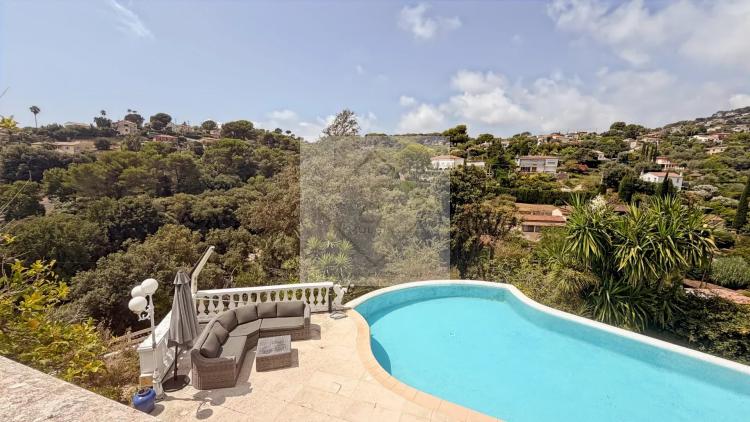 À VENDRE – VILLA DE CHARME VUE MER À ANTIBES, CALME ABSOLU