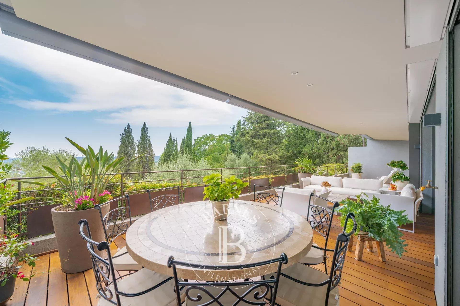 Saint-Paul de Vence – Appartement d’exception avec vaste terrasse et vue mer