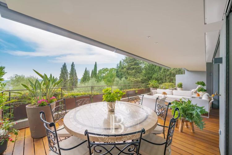 Saint-Paul de Vence – Appartement d’exception avec vaste terrasse et vue mer
