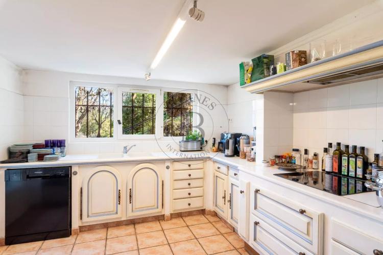 MOUGINS – PEYROUES – BELLE PROPRIÉTÉ À FORT POTENTIEL