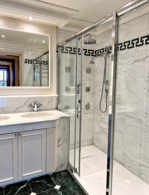 Résidence du Métropole – Élégant appartement de prestige de 3 chambres au cœur du Carré d’Or
