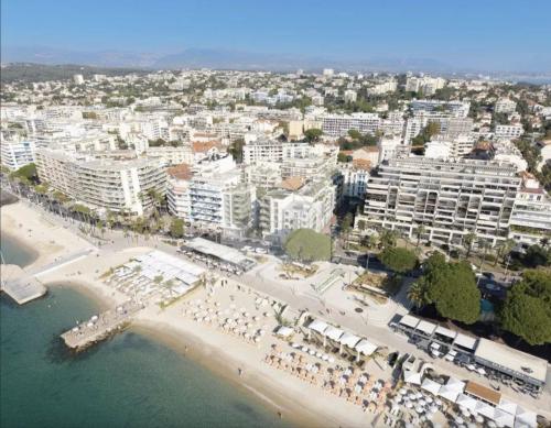 Juan-les-Pins – appartement neuf en première ligne face à la mer