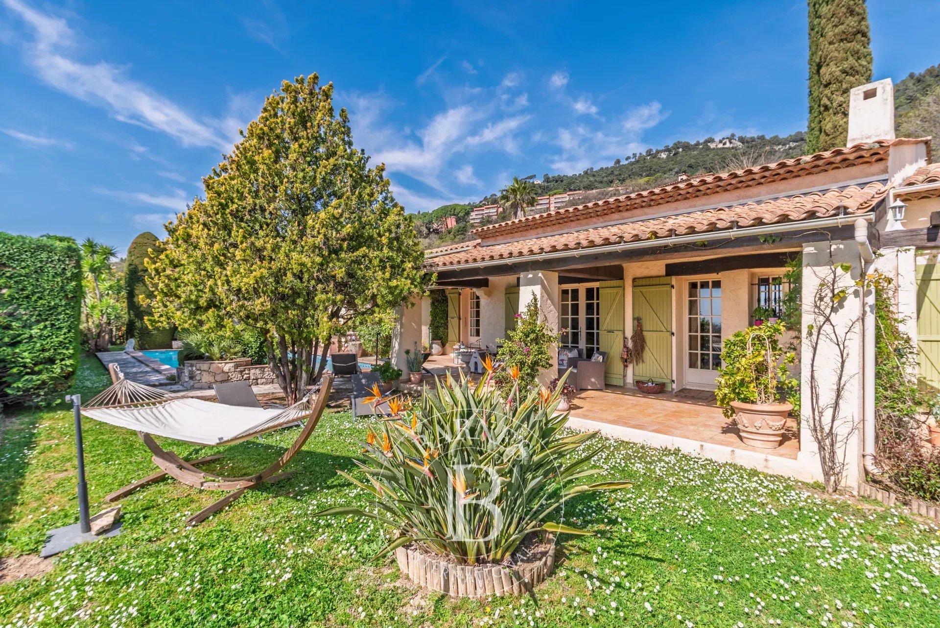 Grasse Saint-Jean - Villa avec appartement indépendant en position dominante vue mer au calme