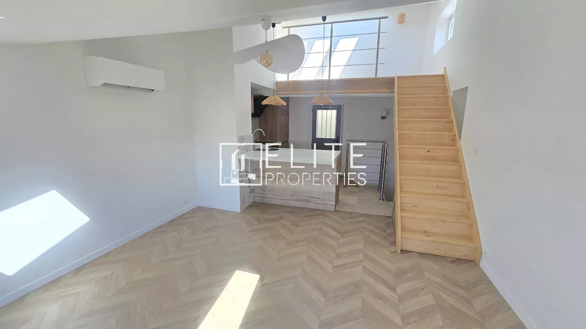 MAISON DE VILLAGE 3 PIÈCES + JARDIN VUE MER – SPÉRACÈDES