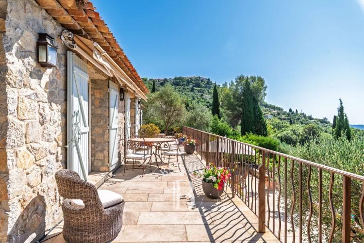 EXCLUSIVITÉ Spéracèdes - Villa  provençale entièrement rénovée vue panoramique - 5 chambres