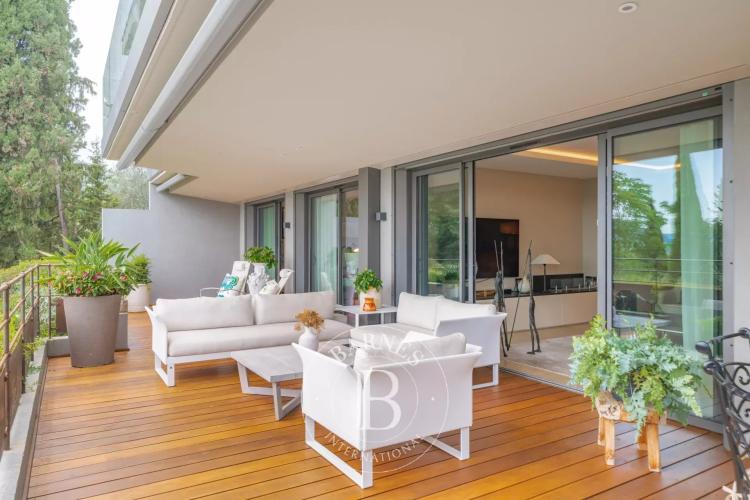 Saint-Paul de Vence – Appartement d’exception avec vaste terrasse et vue mer