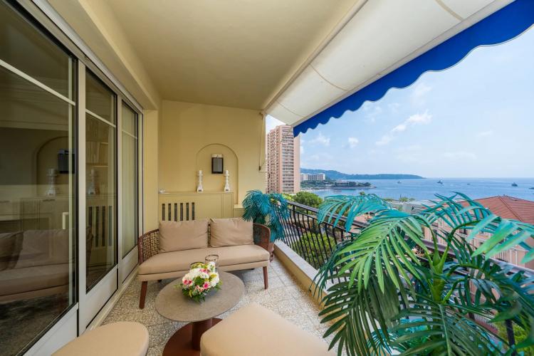 Appartement luxueusement rénové avec vue sur la mer