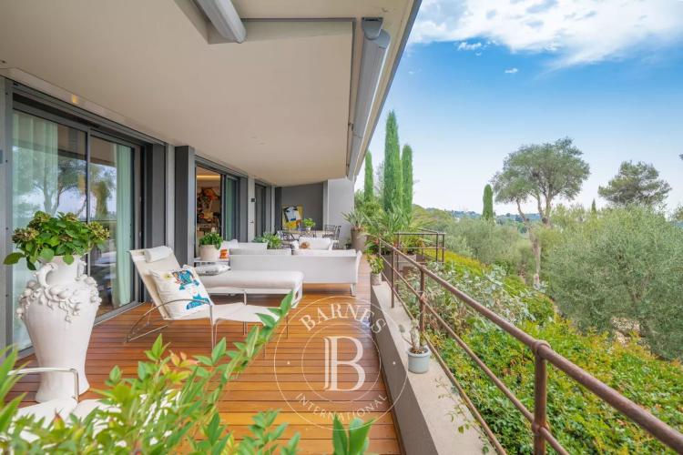 Saint-Paul de Vence – Appartement d’exception avec vaste terrasse et vue mer