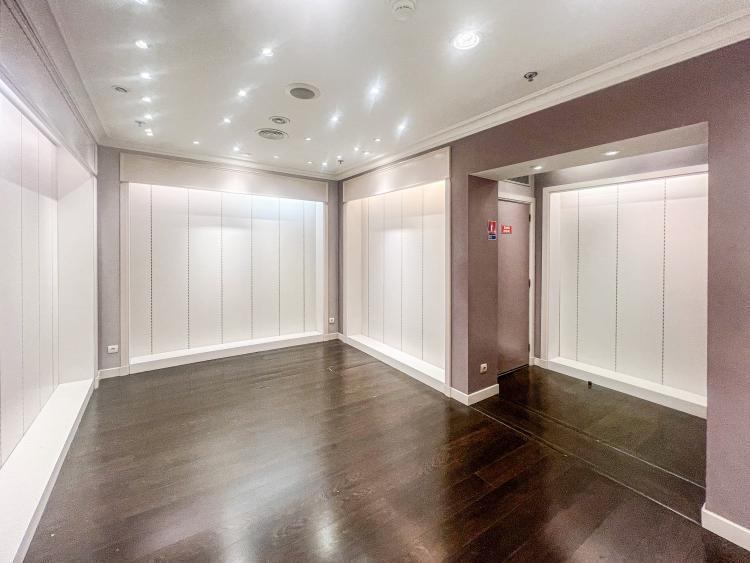 EXCEPTIONNEL - METROPOLE - LOCAL COMMERCIAL