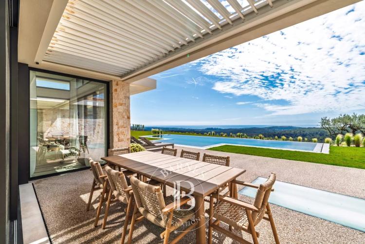Roquefort-les-Pins - Domaine résidentiel très prisé - Villa neuve vue mer panoramique