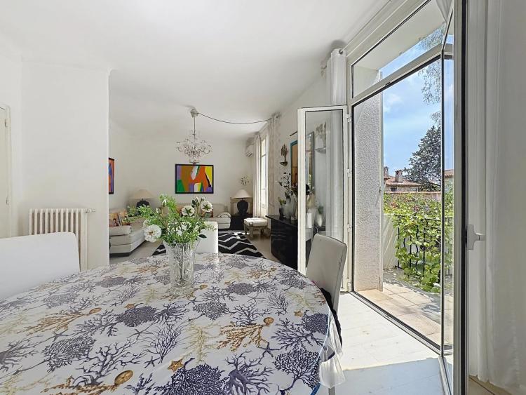 MAISON DE CHARME 180m2 CENTRE JARDIN PISCINE PARKING