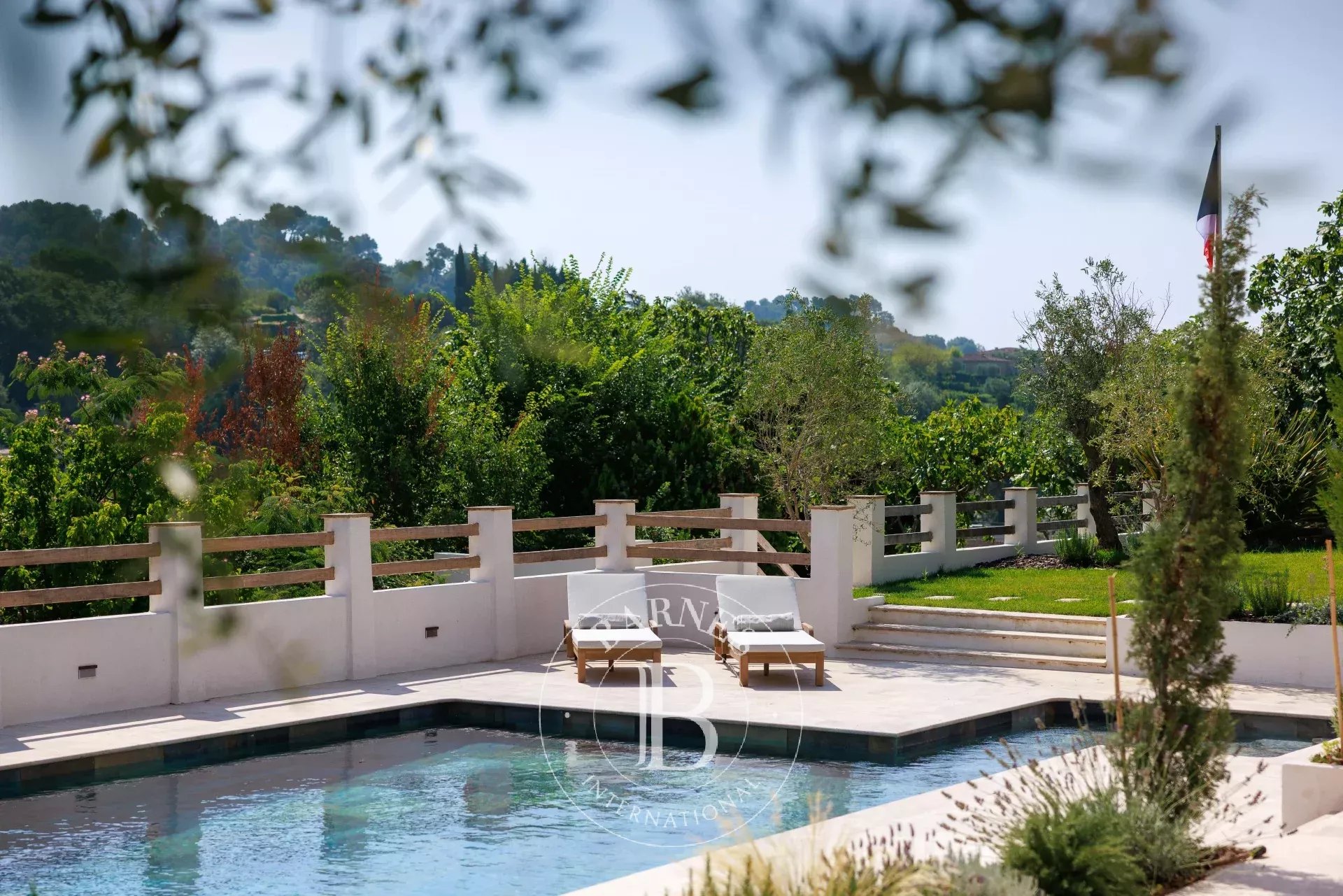 Élégante villa rénovée avec vue panoramique sur Saint-Paul de Vence
