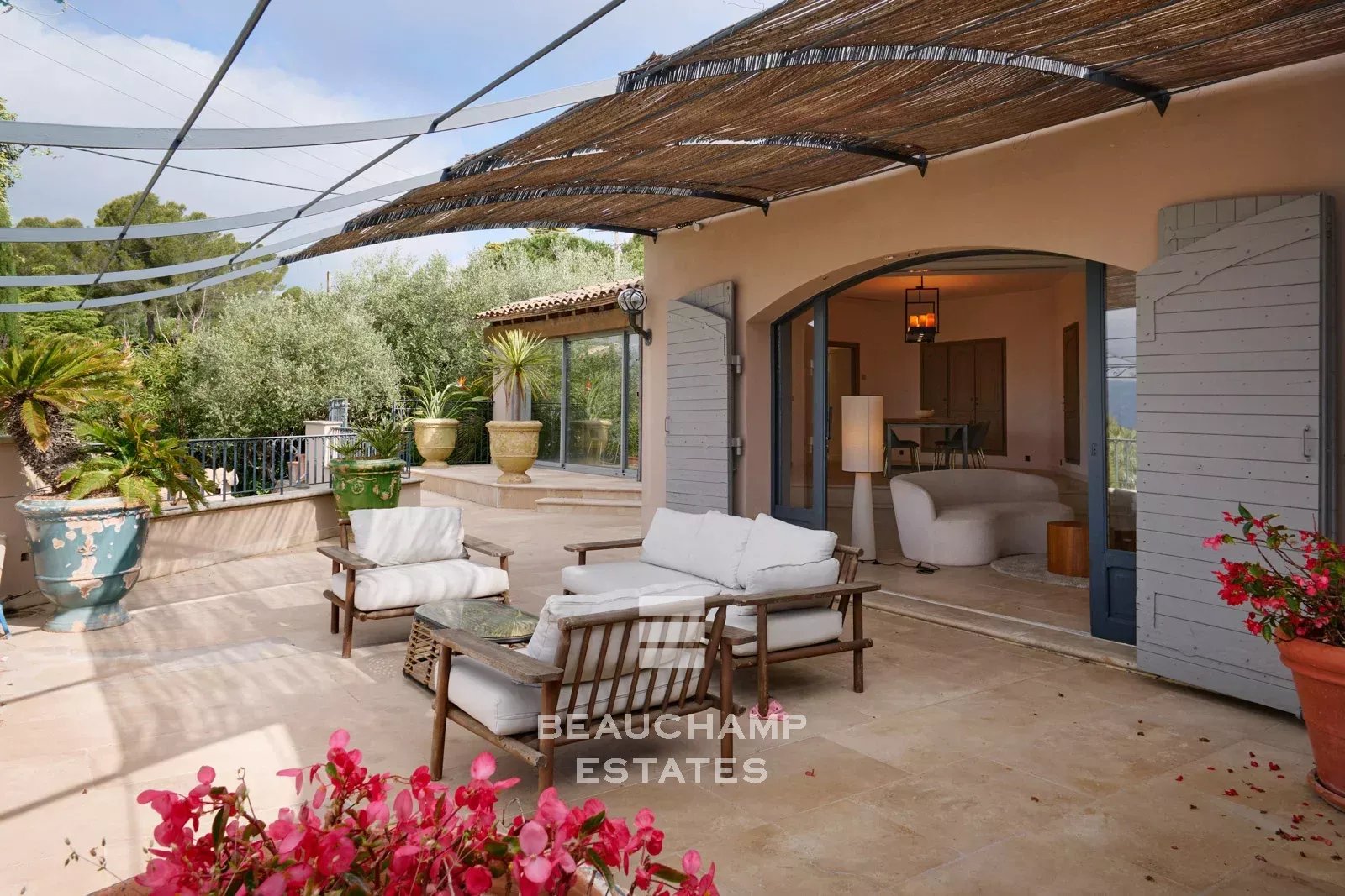 Villa néo-provençale 6 chambres avec vue mer et piscine Mougins Notre-Dame-de-Vie