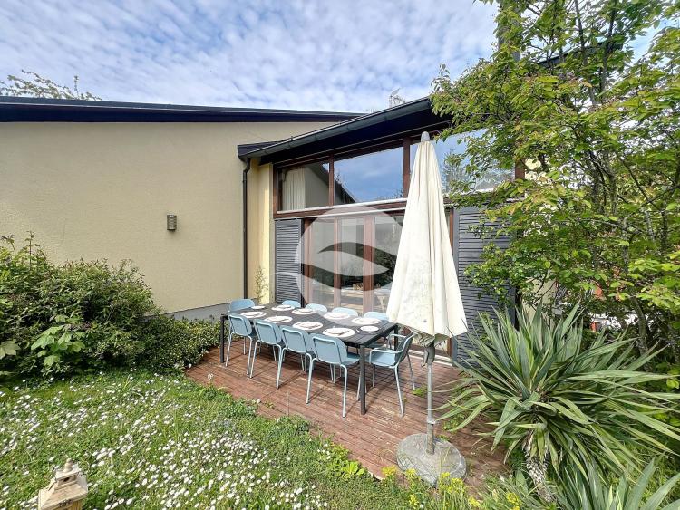 Charmante villa mitoyenne de 4.5 pièces, avec jardin arboré !