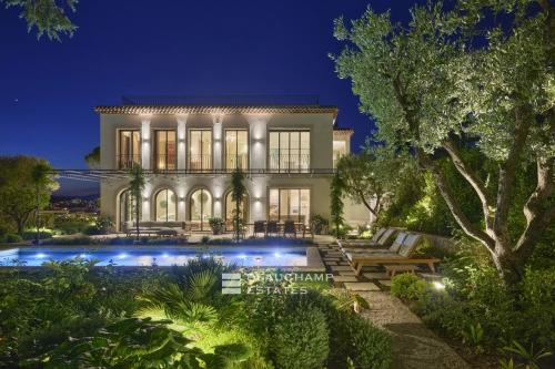 EXCLUSIVITE  - Villa néo provençale rénovée avec vue mer panoramique - Cannes