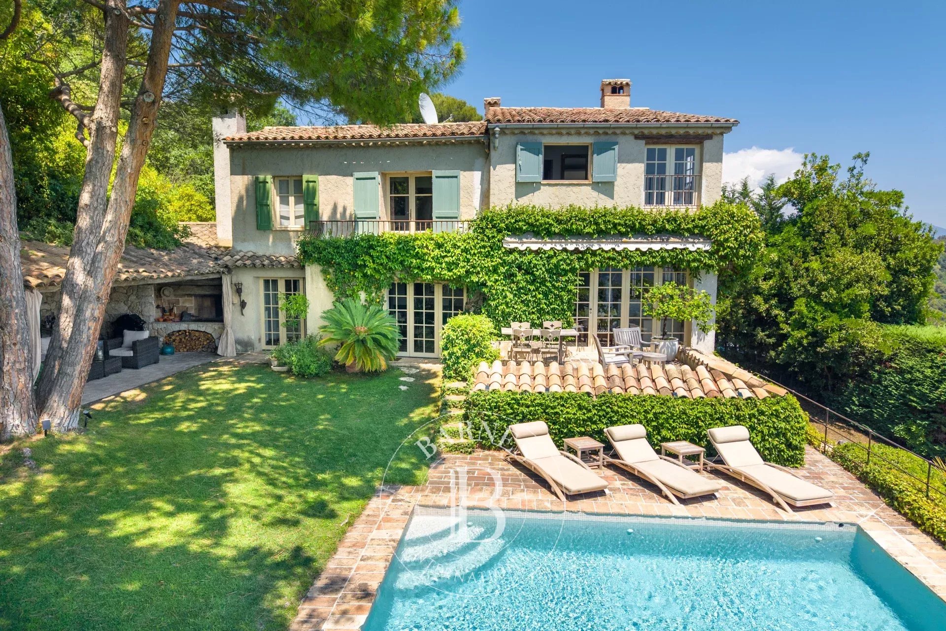 Saint-Paul-de-Vence – Propriété de charme avec vue panoramique au cœur d’un domaine sécurisé