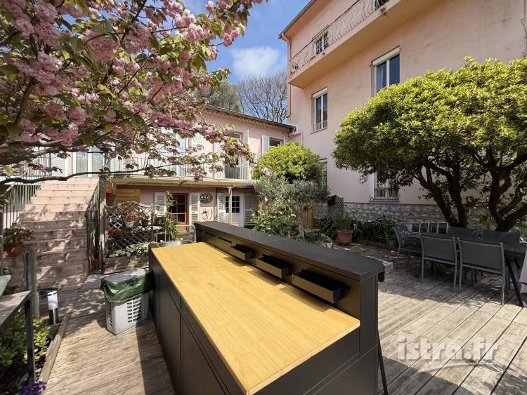 Nice Cimiez : Propriété de 435m² comprenant 6 appartements