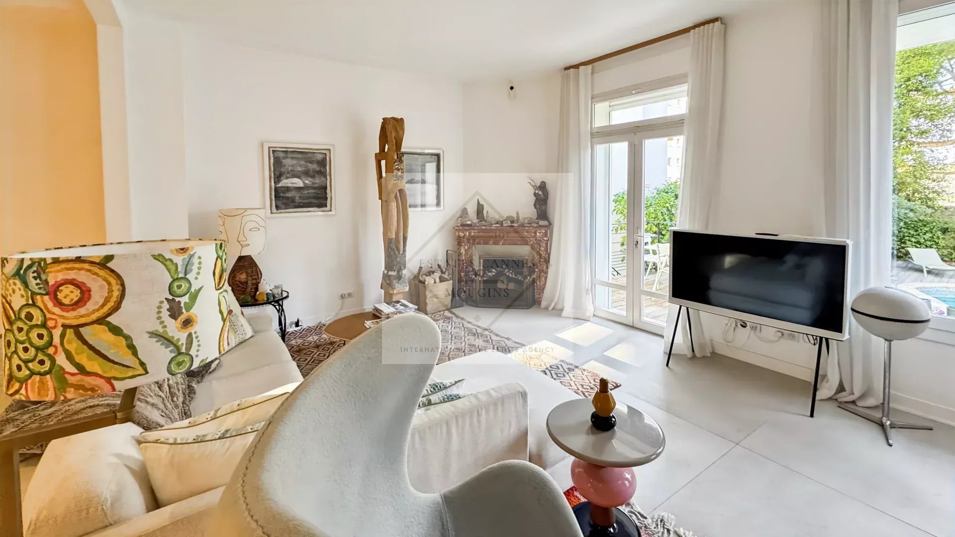 Emplacement Privilégié au Cœur de Cannes : Maison de Ville avec Piscine et Stationnement Privatif