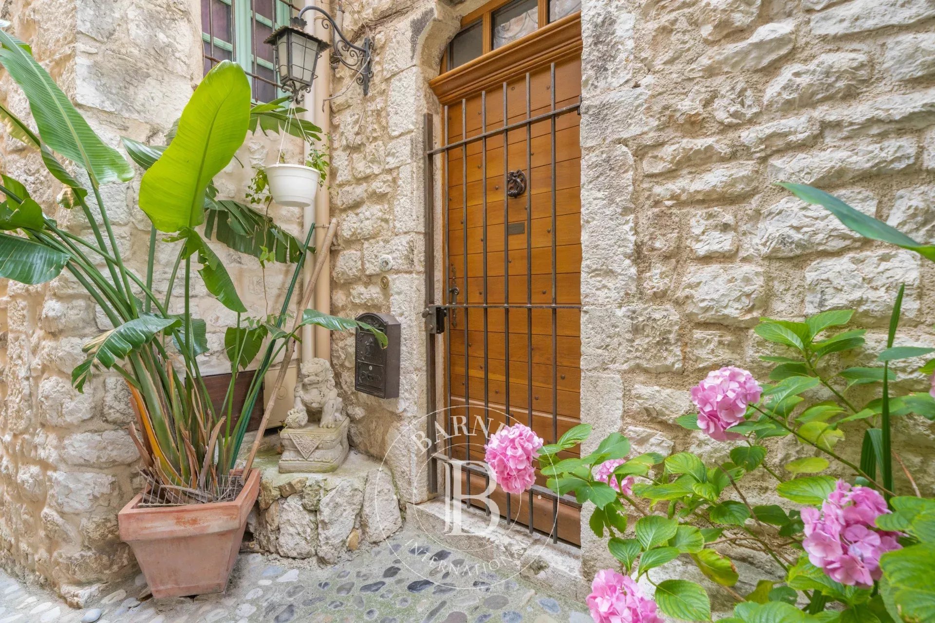 Maison de caractère avec terrasse au cœur du village de Saint-Paul-de-Vence