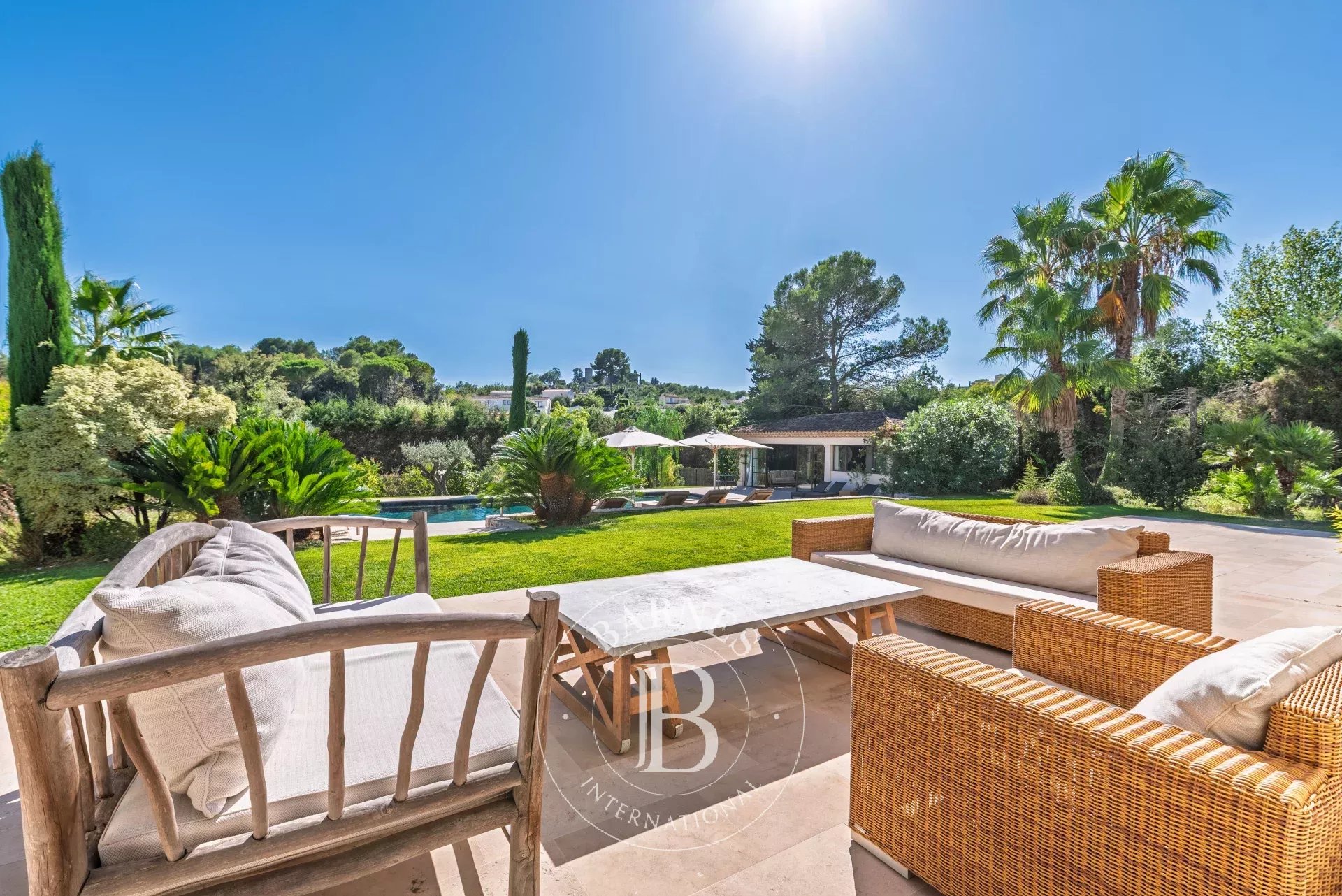 Valbonne - Luxueuse propriété familiale avec maison d'amis - A pied du village - 8 chambres