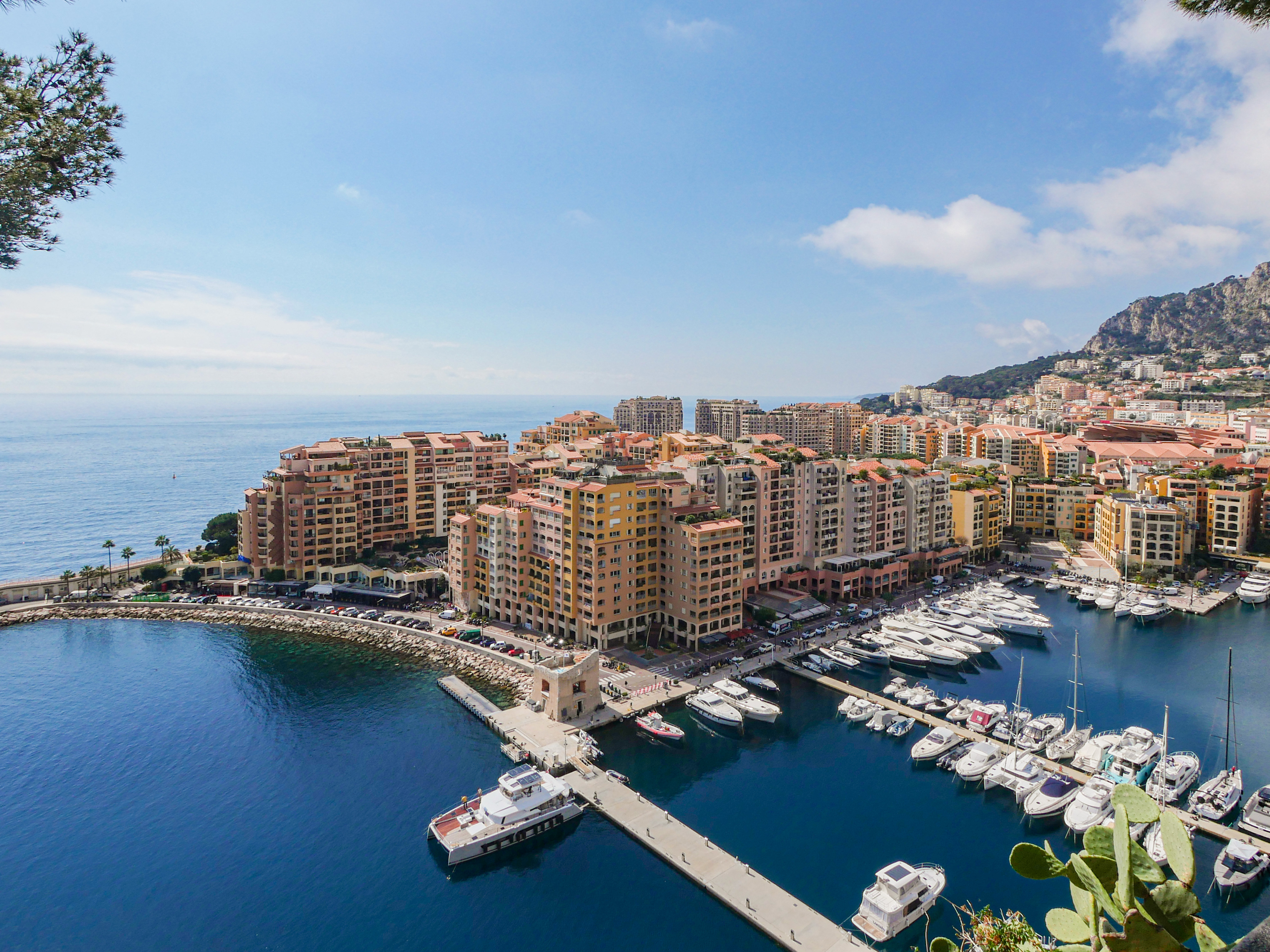 FONTVIEILLE - BEL EMPLACEMENT PARKING