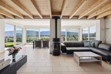 Rare Individual Villa with swimming pool facing the vineyards