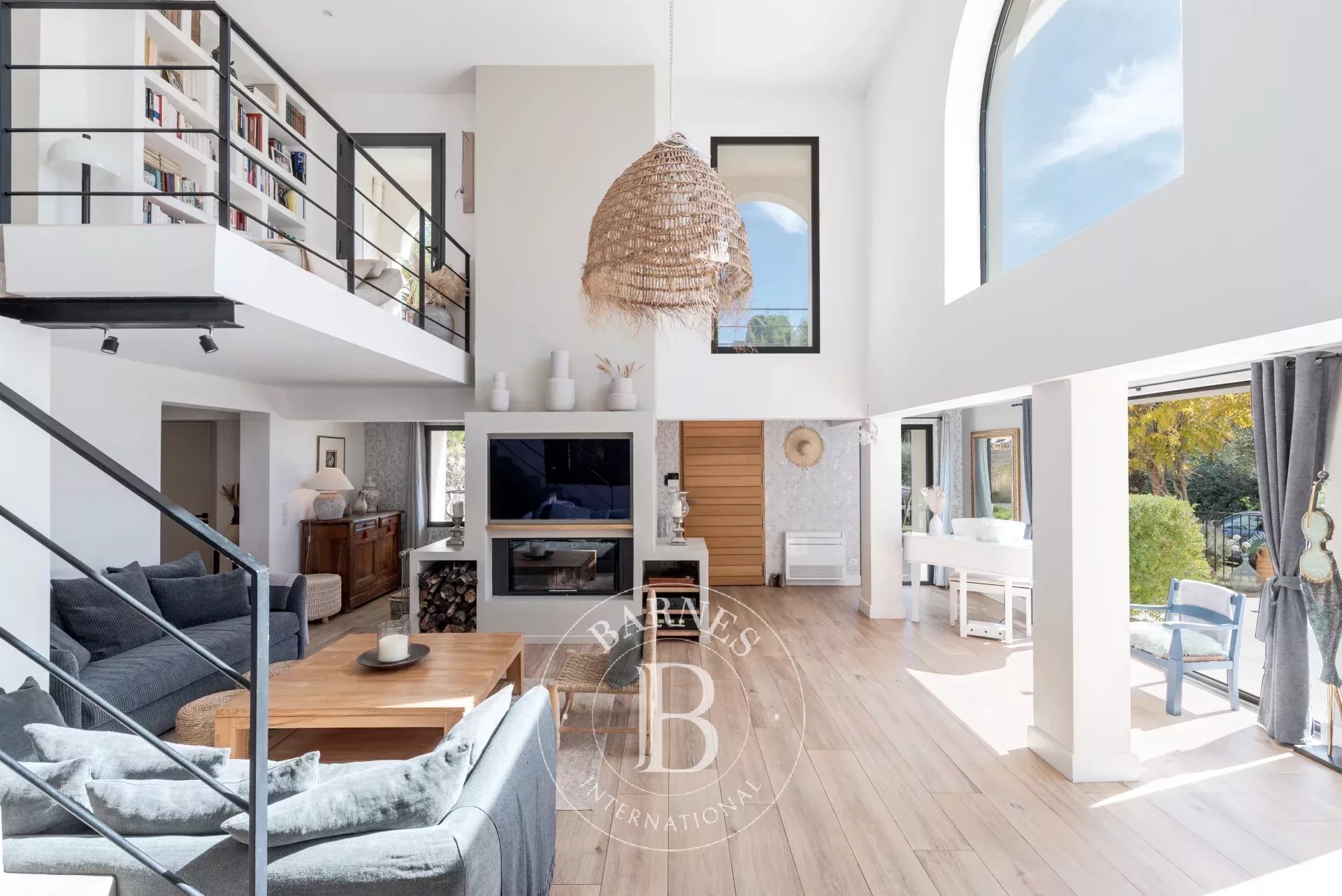 Roquefort-les-Pins - Villa de caractère avec maison d’amis et 3 appartements indépendants - 9 chambres