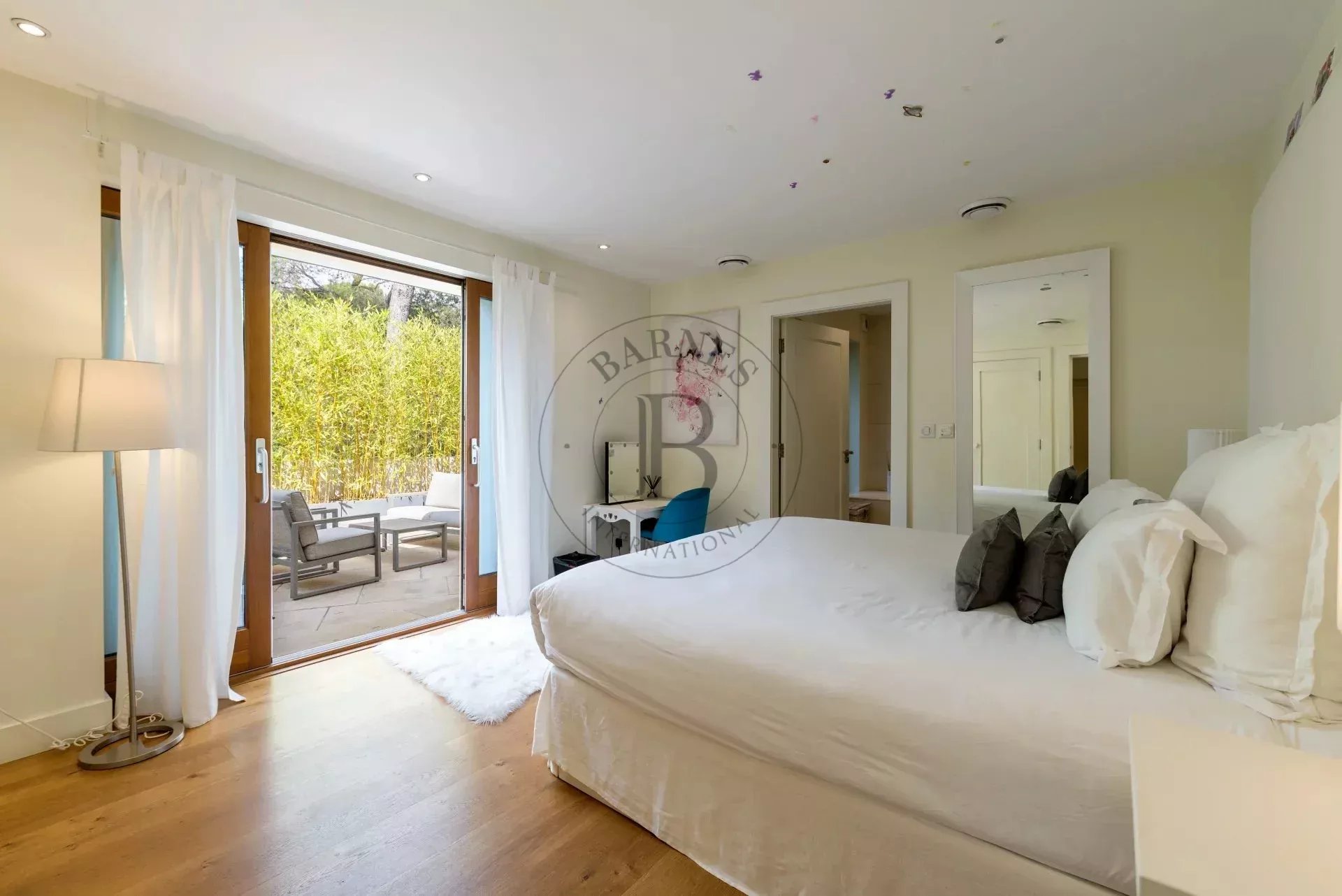 MOUGINS – VILLA PROVENÇALE – DOMAINE SÉCURISÉ