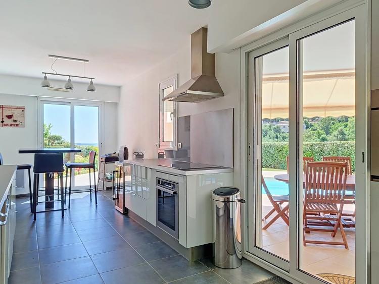 VENTE APT-VILLA AVEC VUE PANORAMIQUE, JARDIN PRIVATIF ET PISCINE