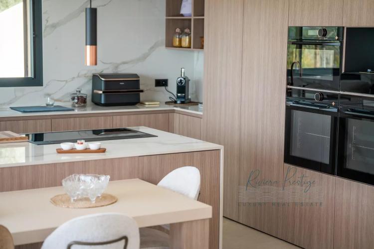 OPIO: Contemporaine dans domaine privé avec vue sur le golf et le vieux village
