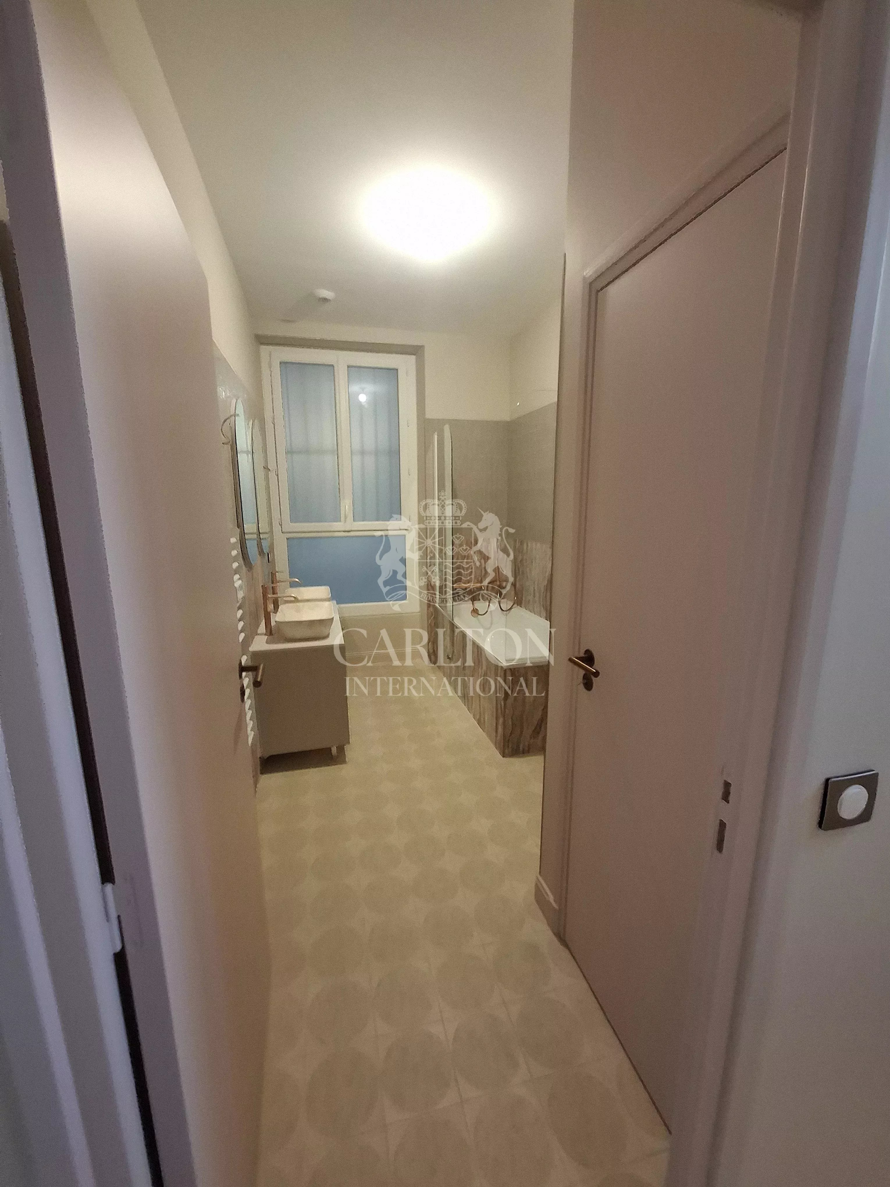 Appartement refait à neuf – Carré d’Or, Nice