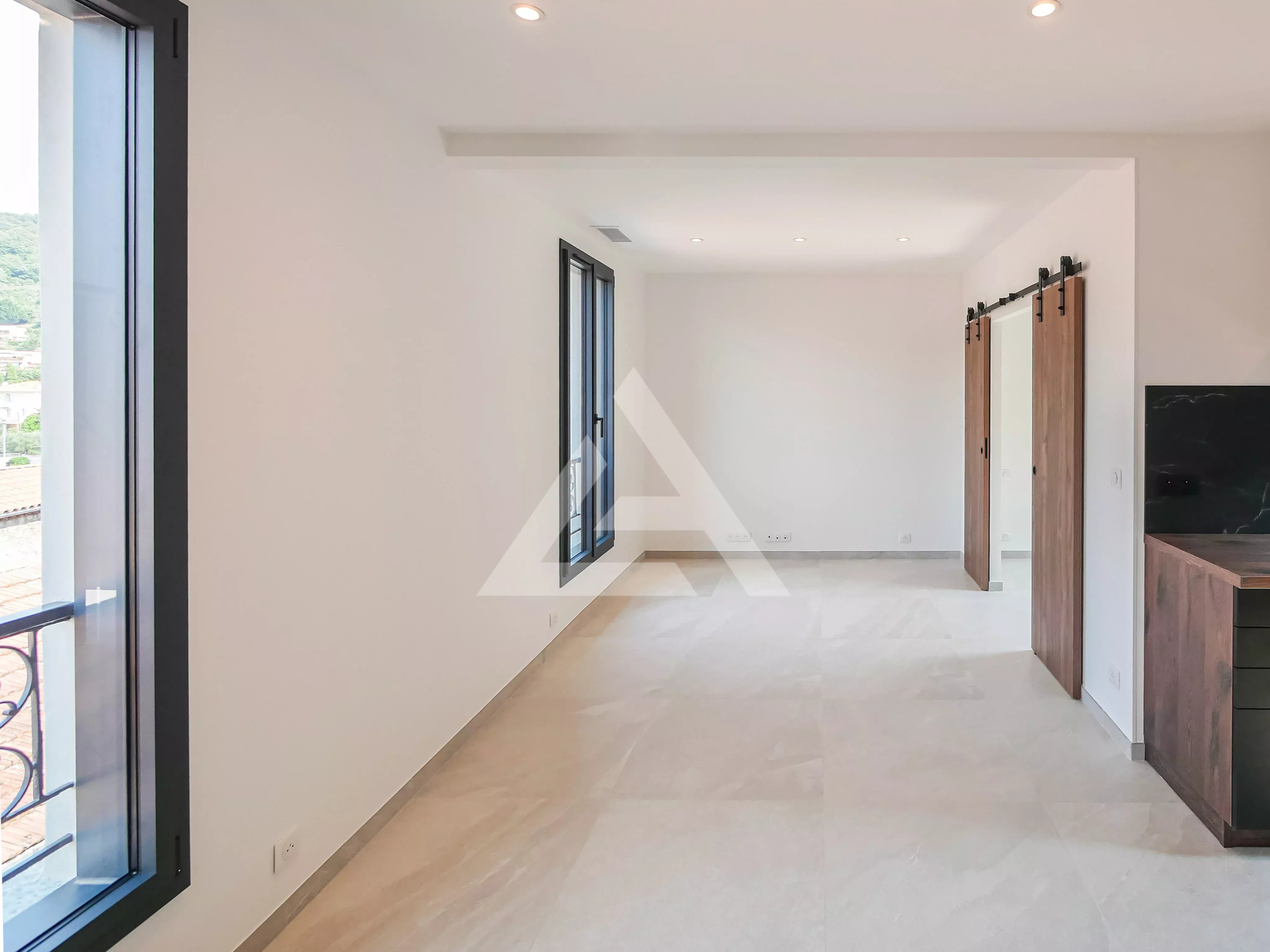 LA TURBIE - 2 PIECES VIDE - GARAGE