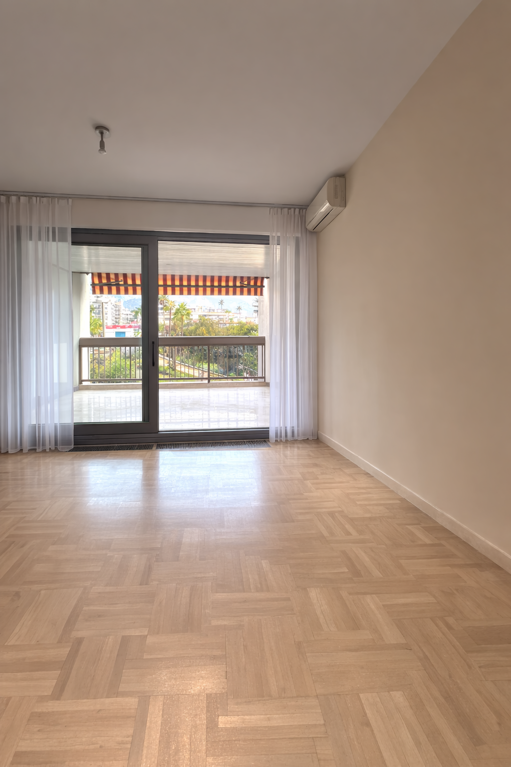 PARK PALACE - STUDIO AVEC TERRASSE - CARRÉ OR