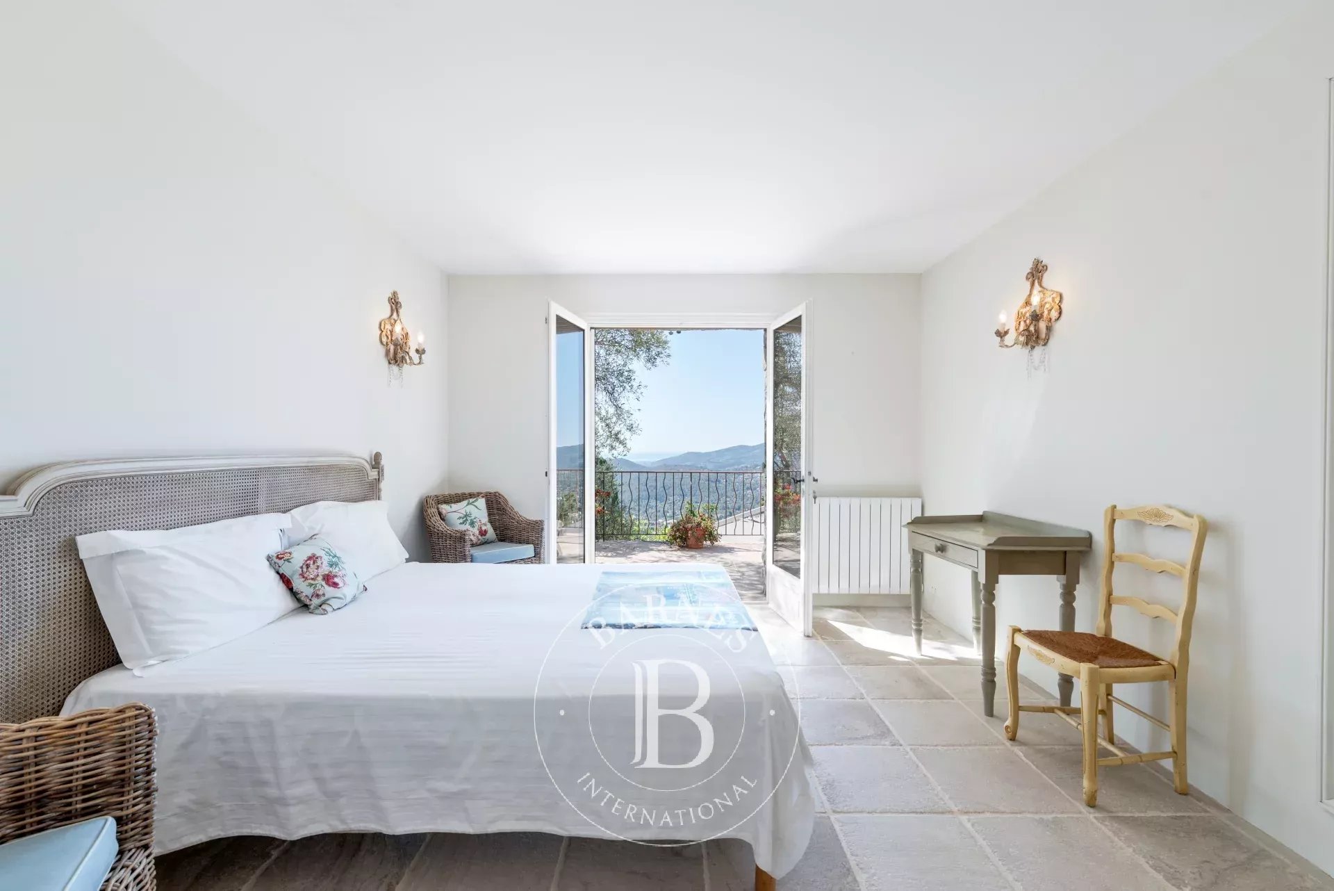 EXCLUSIVITÉ Spéracèdes - Villa  provençale entièrement rénovée vue panoramique - 5 chambres