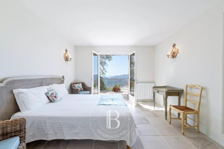 EXCLUSIVITÉ Spéracèdes - Villa  provençale entièrement rénovée vue panoramique - 5 chambres